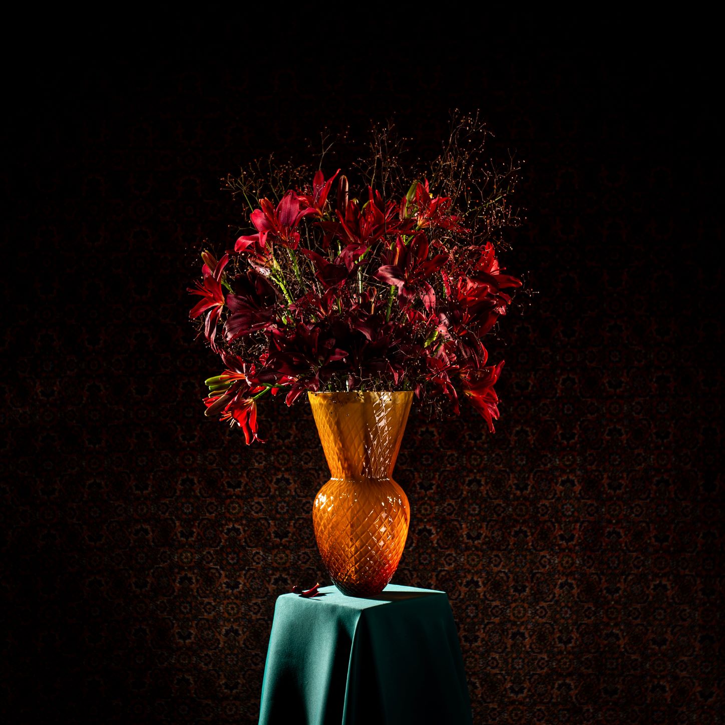 1 DRAMA VASES, design by František Jungvirt for KLIMCHI s.r.o., flower design by Robert Bartolen, glass, blown, optical decor, 2021, photo by Lukáš Moravský